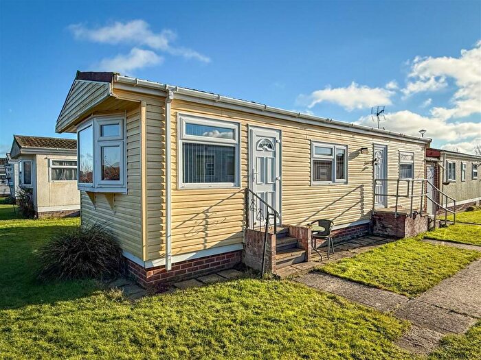 1 Bedroom Park Home For Sale In Meadowview Park, St. Osyth Road, Little Clacton, CO16