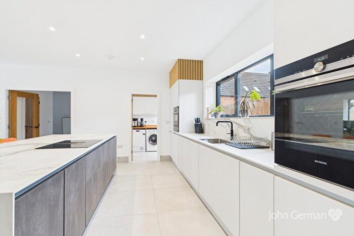 4 Bedroom Detached House For Sale In Station Road, Mickleover, DE3