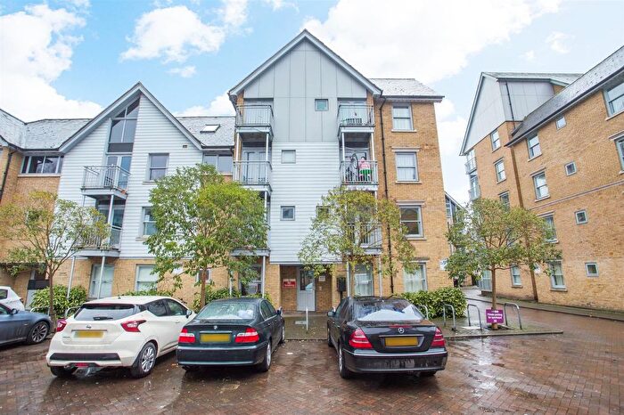 2 Bedroom Flat To Rent In Bingley Court, Canterbury, CT1