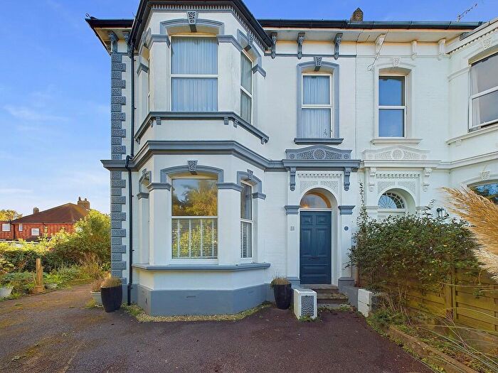 2 Bedroom Flat To Rent In Victoria Road, Worthing, BN11