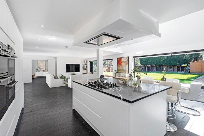 8 Bedroom Detached House For Sale In The Beeches, Fetcham, KT22