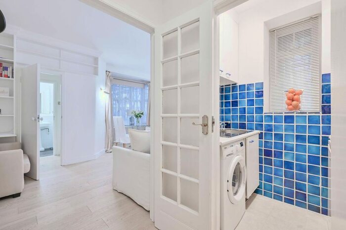 Studio To Rent In Queens Square, Bloomsbury, London, WC1N