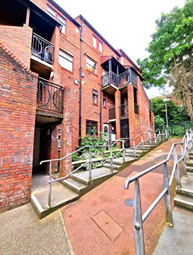 2 Bedroom Flat For Sale In Downs Road, Luton, LU1