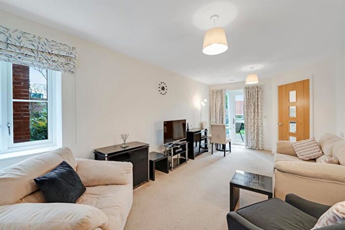1 Bedroom Apartment For Sale In Churchfield Road, Walton-On-Thames, KT12