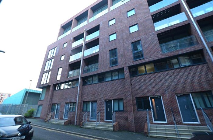 2 Bedroom Apartment To Rent In Shaws Alley, L1