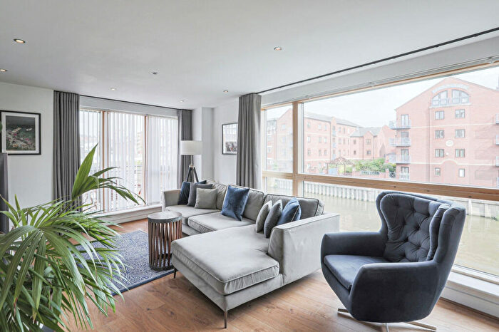 2 Bedroom Apartment To Rent In Admiral Court Leeds, LS10