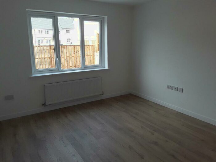 3 Bedroom House To Rent In Woodpecker Crescent, Dunfermline, KY11