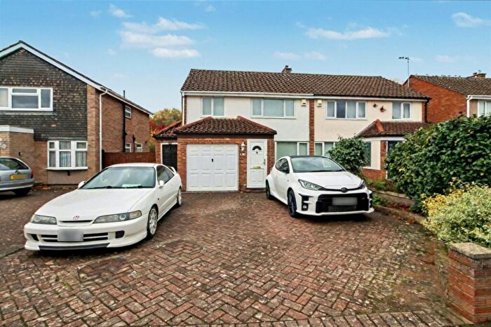 3 Bedroom Semi-Detached House For Sale In Chiltern Avenue, Bedford, MK41