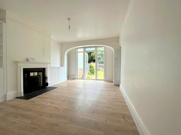 2 Bedroom Flat To Rent In Arden Road, London, N3