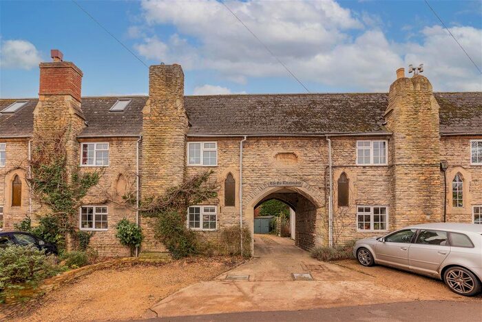 2 Bedroom Cottage To Rent In Middle Street, Islip, OX5