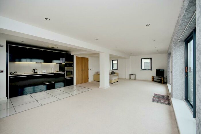 2 Bedroom Flat To Rent In Longridge Avenue, Saltdean, BN2