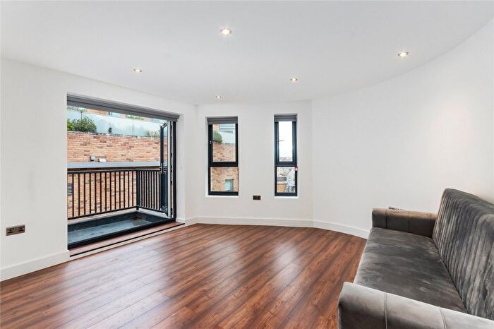 2 Bedroom Flat To Rent In Pirbright Road, London, SW18