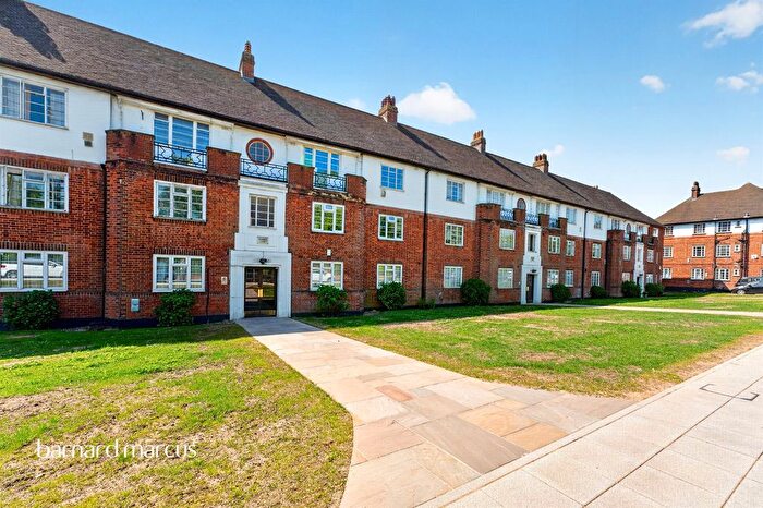 2 Bedroom Flat For Sale In Lyttelton Road, London, N2