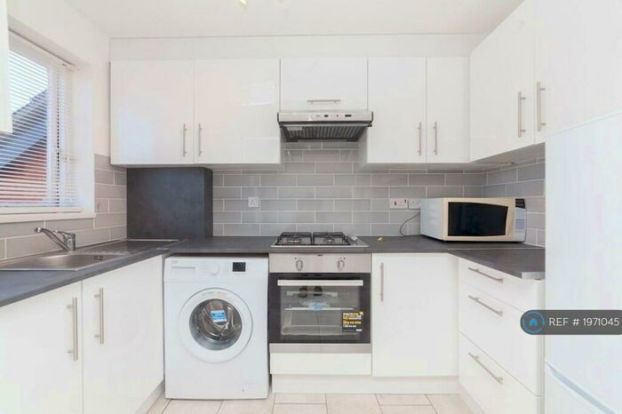 2 Bedroom Flat To Rent In Wrens Court, London, E13