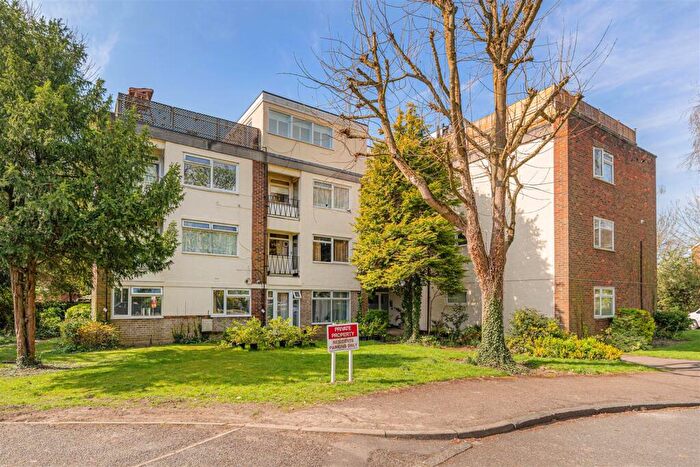 Apartment For Sale In Dunraven Drive, Enfield, EN2