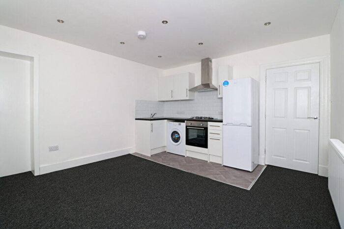 2 Bedroom Property To Rent In Provost Road, Dundee, DD3