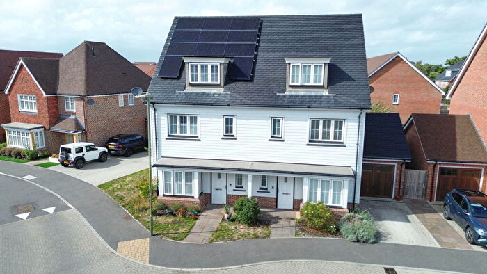 4 Bedroom Semi-Detached House For Sale In Emerald Avenue, Fleet, GU51