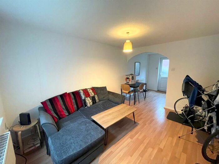 2 Bedroom Semi-Detached House To Rent In **£pppw** Elmore Court, Arboretum, Nottingham, NG7