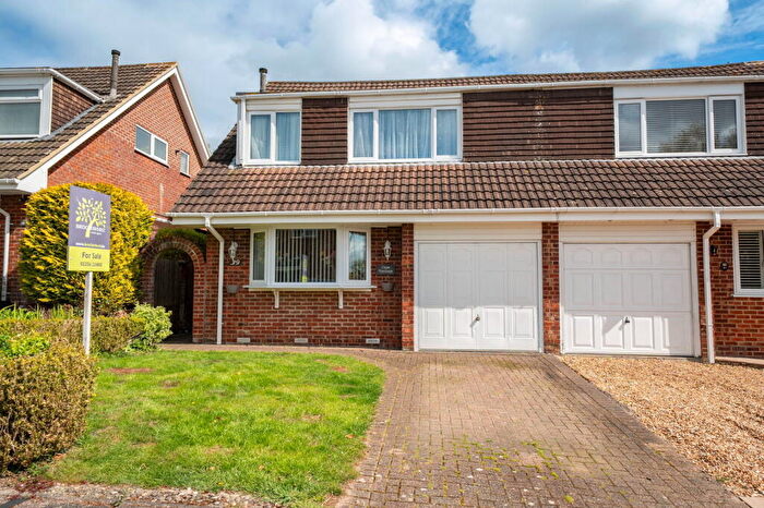 3 Bedroom Semi Detached House For Sale In Hunters Close, Oakley, Basingstoke, RG23