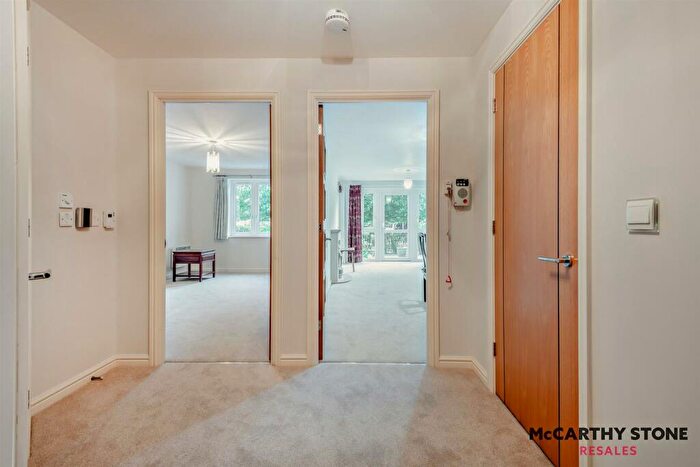 1 Bedroom Apartment For Sale In Farringford Court, Avenue Road, Lymington, Hampshire, SO41
