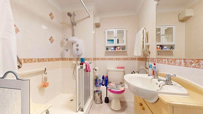 1 Bedroom Flat For Sale In Millbay Road, Wesley Court, PL1