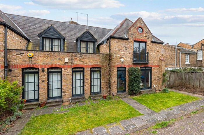 3 Bedroom End Of Terrace House For Sale In Liverpool Grove, London, SE17