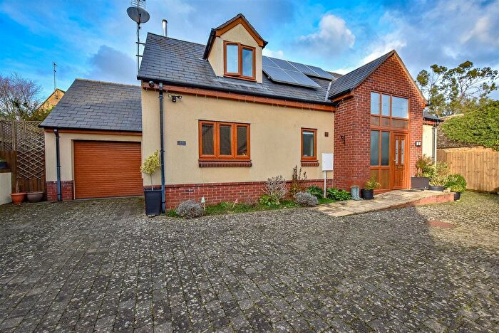 4 Bedroom Detached House For Sale In Woodend Lane, Cam, GL11