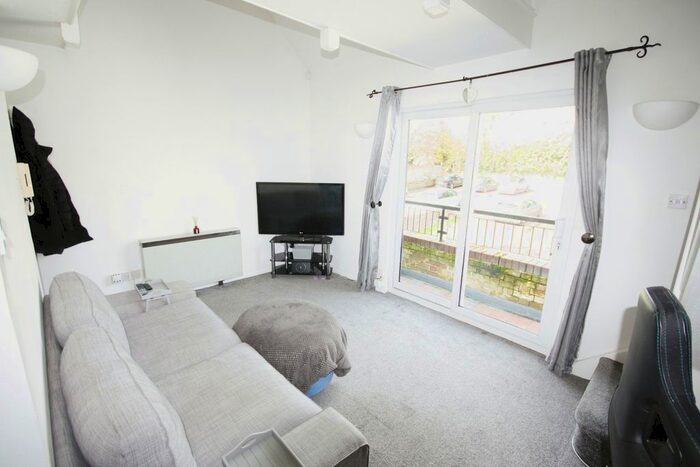 1 Bedroom Flat To Rent In Meadow Court, Meadow Rise, Billericay, CM11
