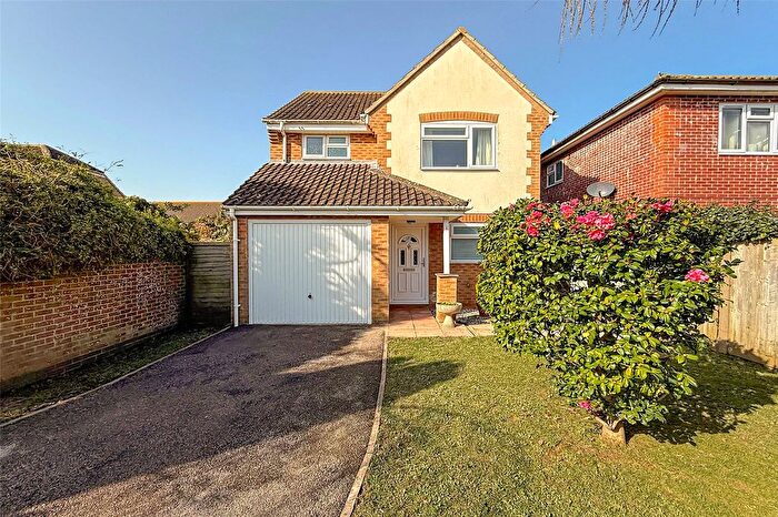3 Bedroom Detached House For Sale In The Blatchen, Littlehampton, West Sussex, BN17