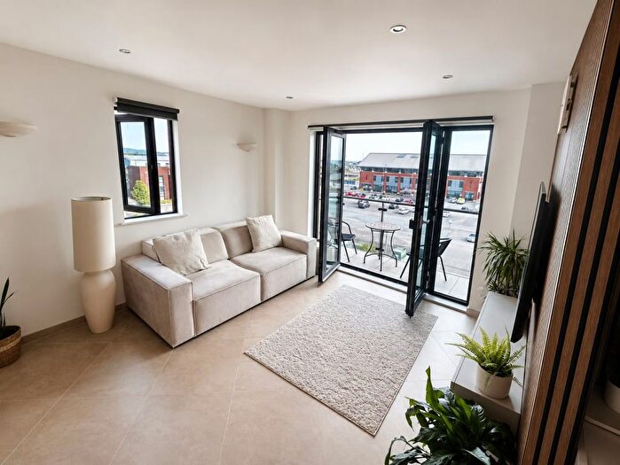 2 Bedroom Flat For Sale In South Quay, Kings Road, Swansea, SA1