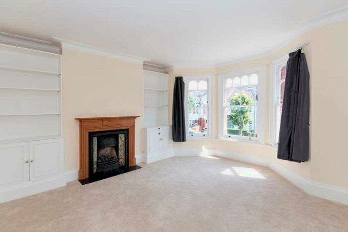 4 Bedroom Flat To Rent In Revelstoke Road, Wimbledon Park, SW18