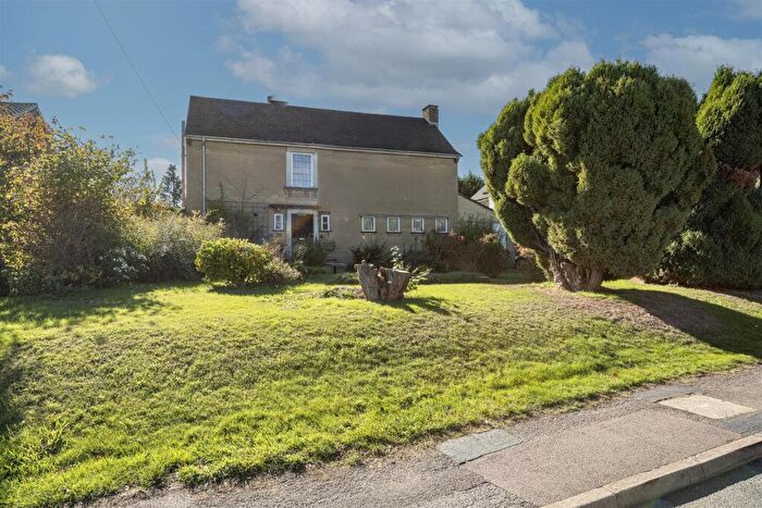4 Bedroom Detached House For Sale In Wood End Road, Harpenden, AL5