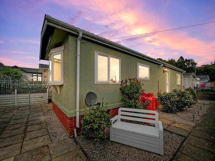 2 Bedroom Mobile/park Home For Sale In Bramfield Park Homes, Theddingworth Road, Lubenham, Market Harborough, LE16