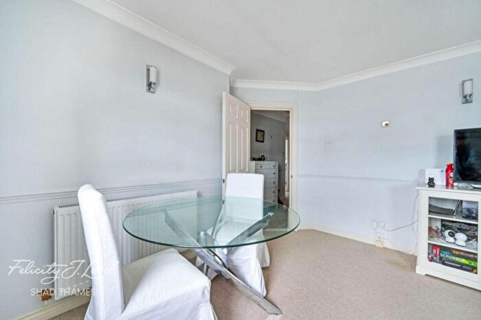 2 Bedroom Flat For Sale In Edward Square, Rotherhithe Street, London, SE16