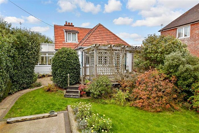 3 Bedroom Detached Bungalow For Sale In Granville Rise, Totland Bay, Isle Of Wight, PO39