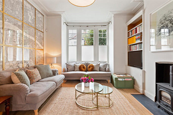 2 Bedroom Apartment To Rent In Gayville Road, London, SW11