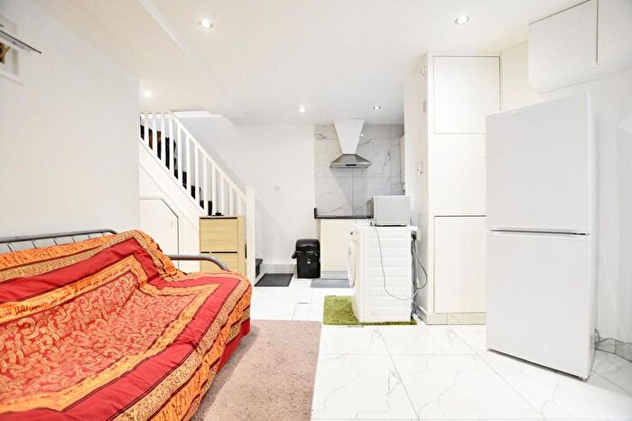1 Bedroom Flat To Rent In Ilfracombe Gardens, Goodmayes, RM6