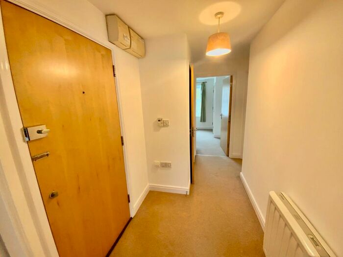 2 Bedroom Flat To Rent In Dragonfly Close, Kingswood, Bristol, BS15