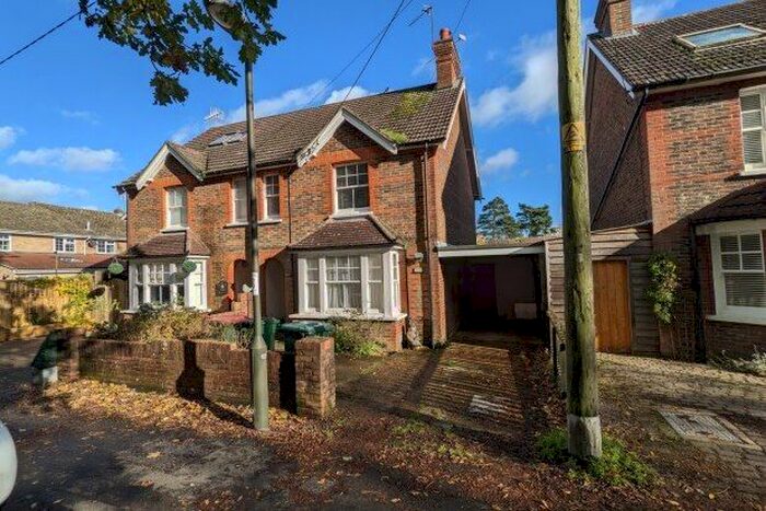 2 Bedroom Semi-Detached House To Rent In Ifield Green, Crawley, RH11