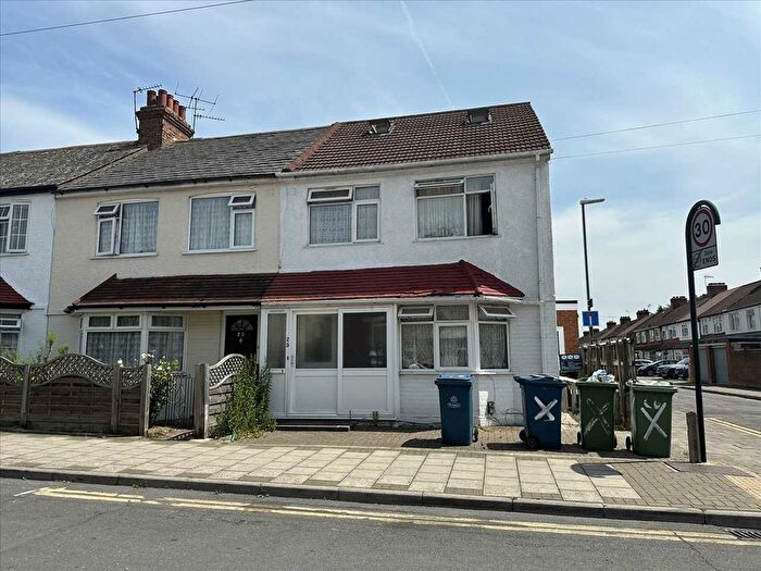 6 Bedroom End Terrace House For Sale In Stuart Road, Harrow, HA3