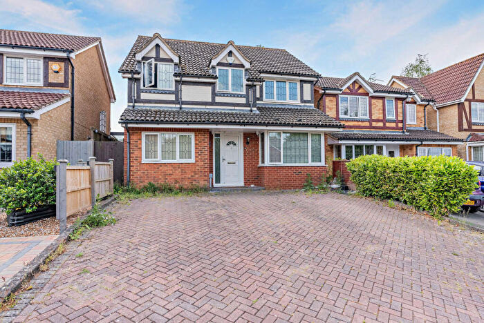 7 Bedroom Detached House For Sale In The Brackens, Basingstoke, RG22