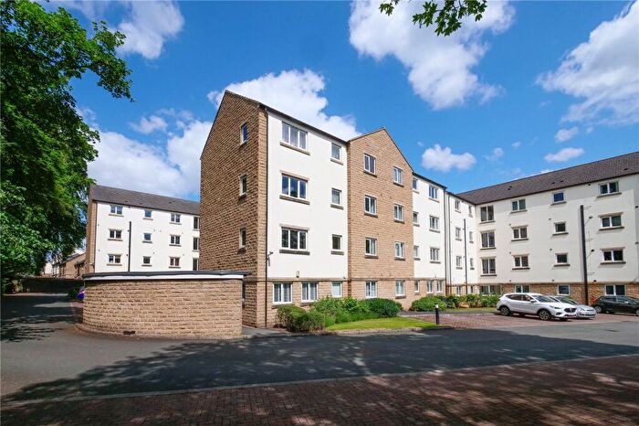 2 Bedroom Flat For Sale In Lodge Road, Thackley, Bradford, West Yorkshire, BD10