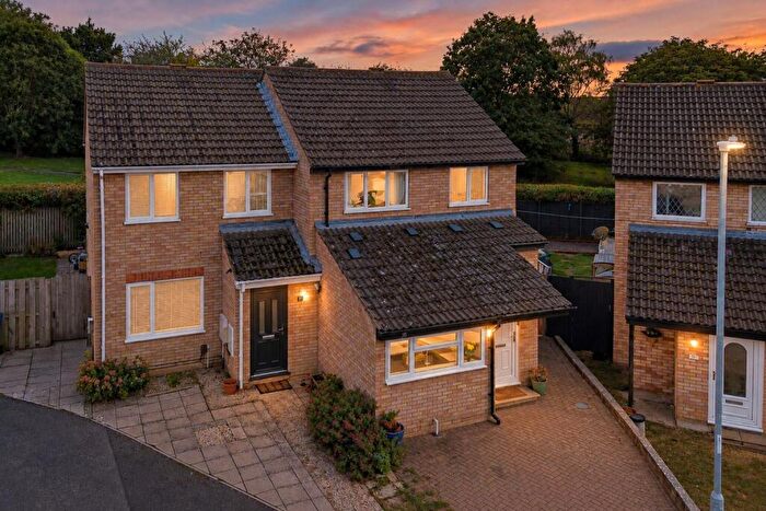 3 Bedroom Semi-Detached House For Sale In Jellicoe Place, Eaton Socon, St. Neots, PE19