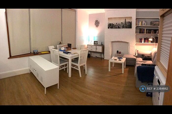 2 Bedroom Flat To Rent In Brent Street, London, NW4