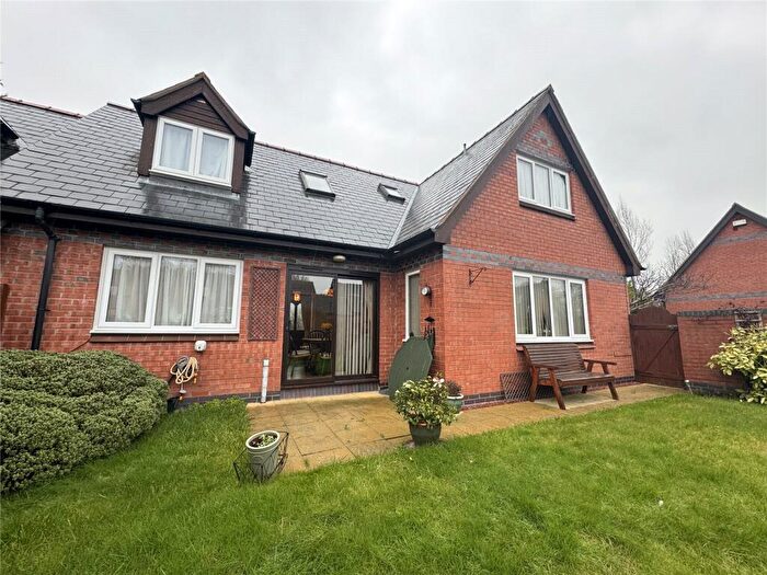 3 Bedroom Semi Detached House For Sale In Swallowfields, Farndon, Chester, Cheshire, CH3