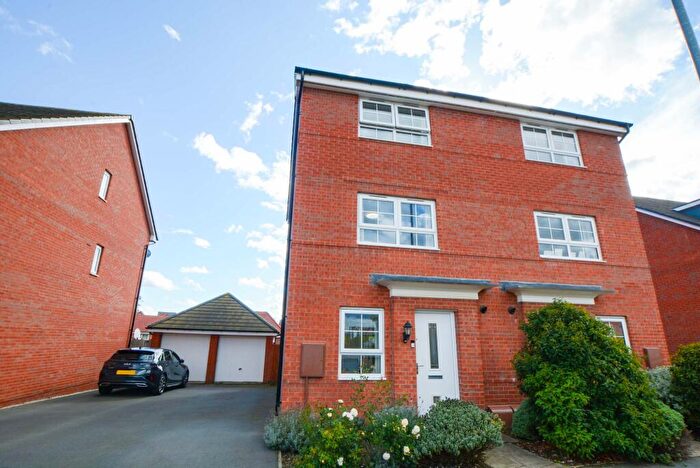 3 Bedroom Semi-Detached House For Sale In Clayhill Field, Wigston, Leicester, LE18