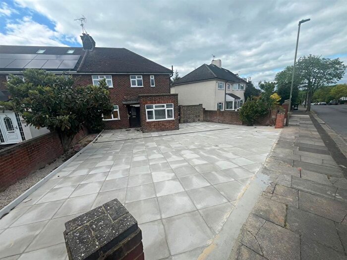 4 Bedroom Property To Rent In Fernside Avenue, London, NW7