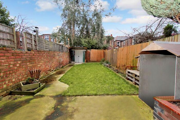 2 Bedroom Property To Rent In Woodside Road, London, N22