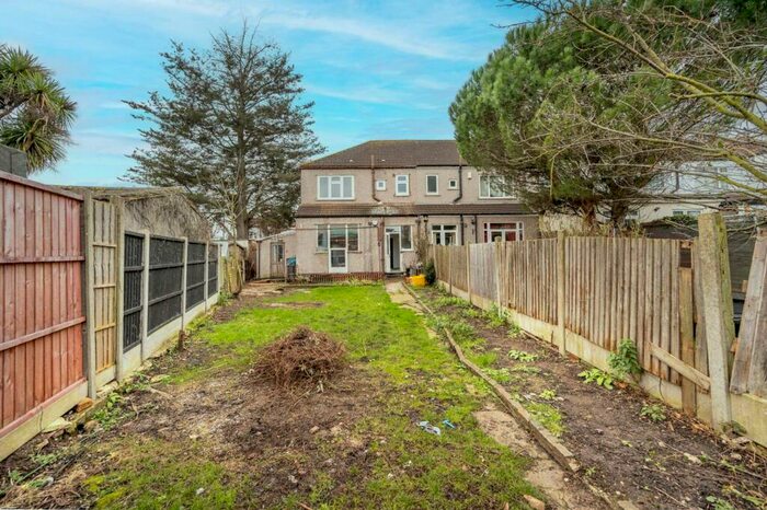 3 Bedroom Terraced House To Rent In Ilford, Cranbrook, Ilford, IG4