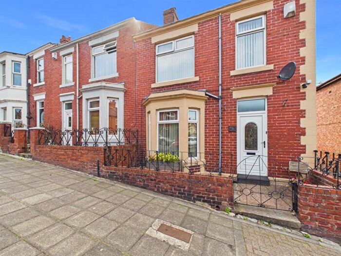 3 Bedroom End Of Terrace House For Sale In Fern Dene Road, Gateshead, NE8